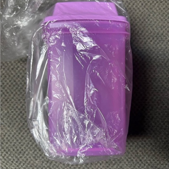 Tupperware Purple Pick A Deli Container - Picture 2 of 4